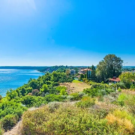 Cozy Cliff With Endless Seaview *