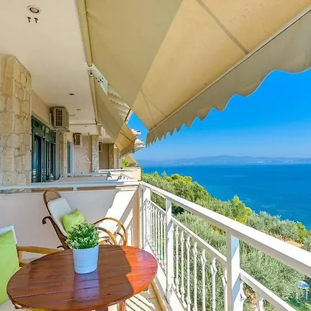 Cozy Cliff With Endless Seaview
